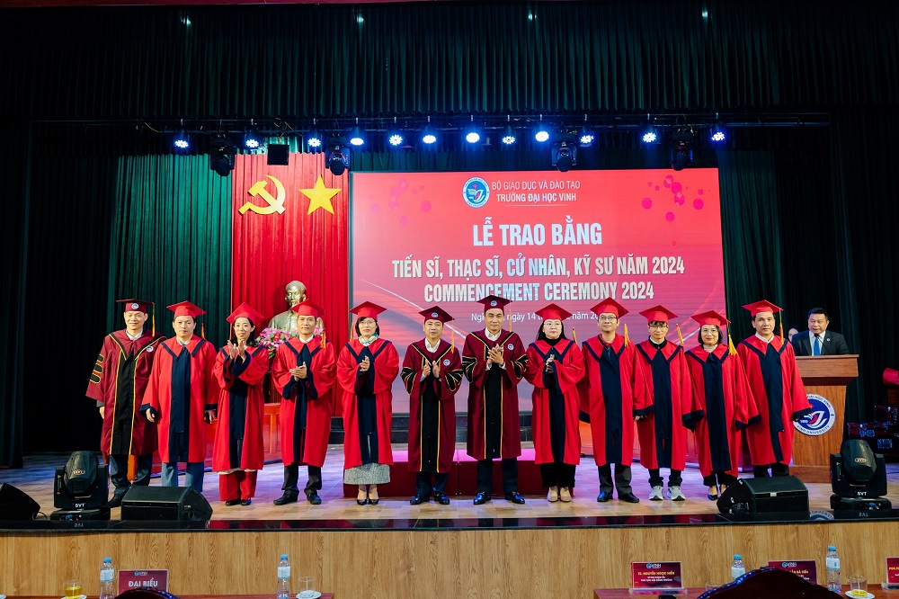 Trường đại học Vinh long trọng tổ chức Lễ bế giảng và trao bằng tiến sĩ, thạc sĩ, cử nhân, kỹ sư đợt 5 năm 2024